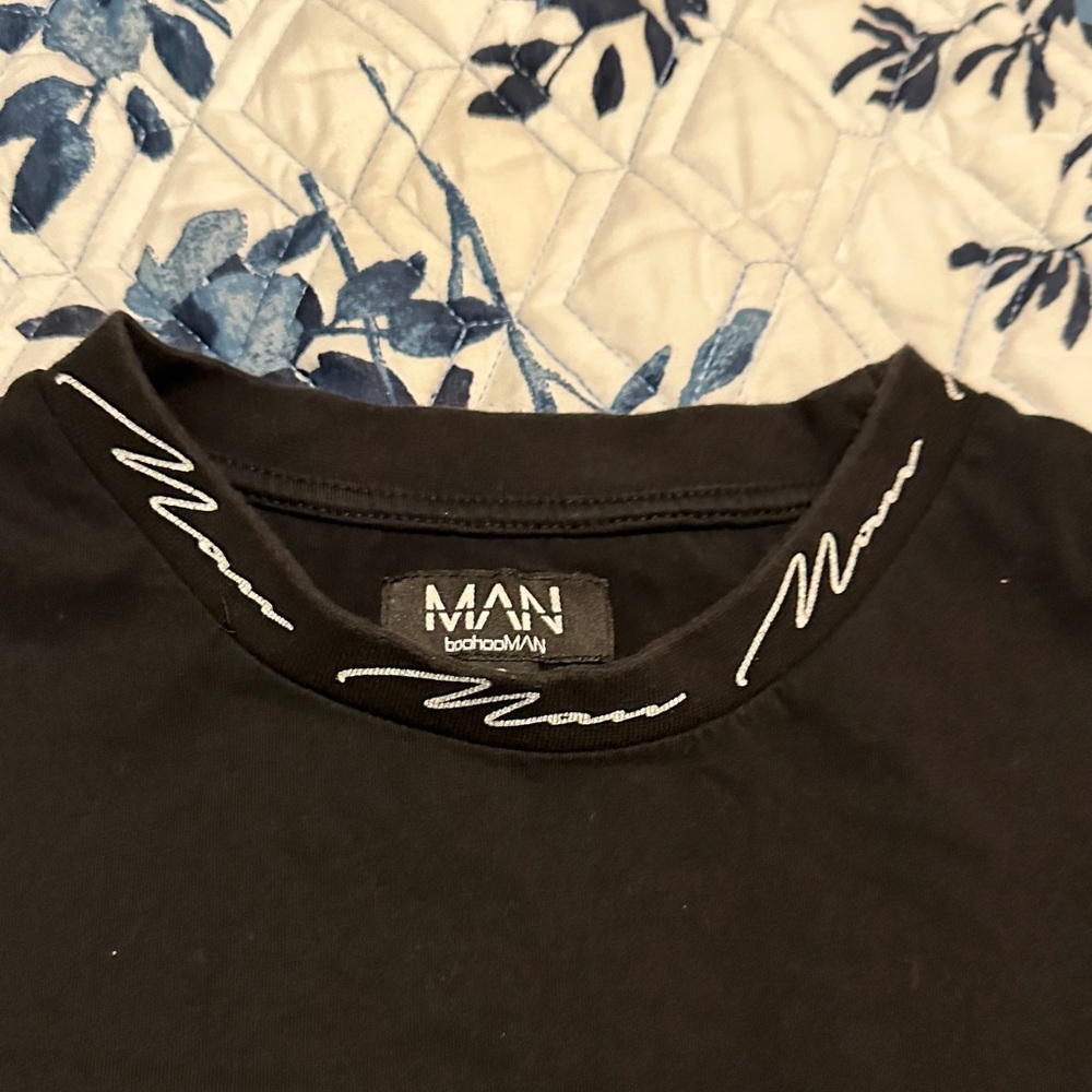 Man by Boohoo Man Classic Mens Black Short Sleeve Tee Size Small Y2K Casual R61